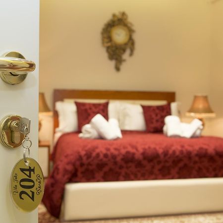 Vila Tako - Hotel Tirana Buitenkant foto