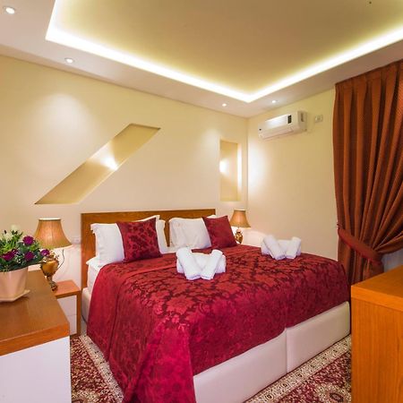 Vila Tako - Hotel Tirana Buitenkant foto