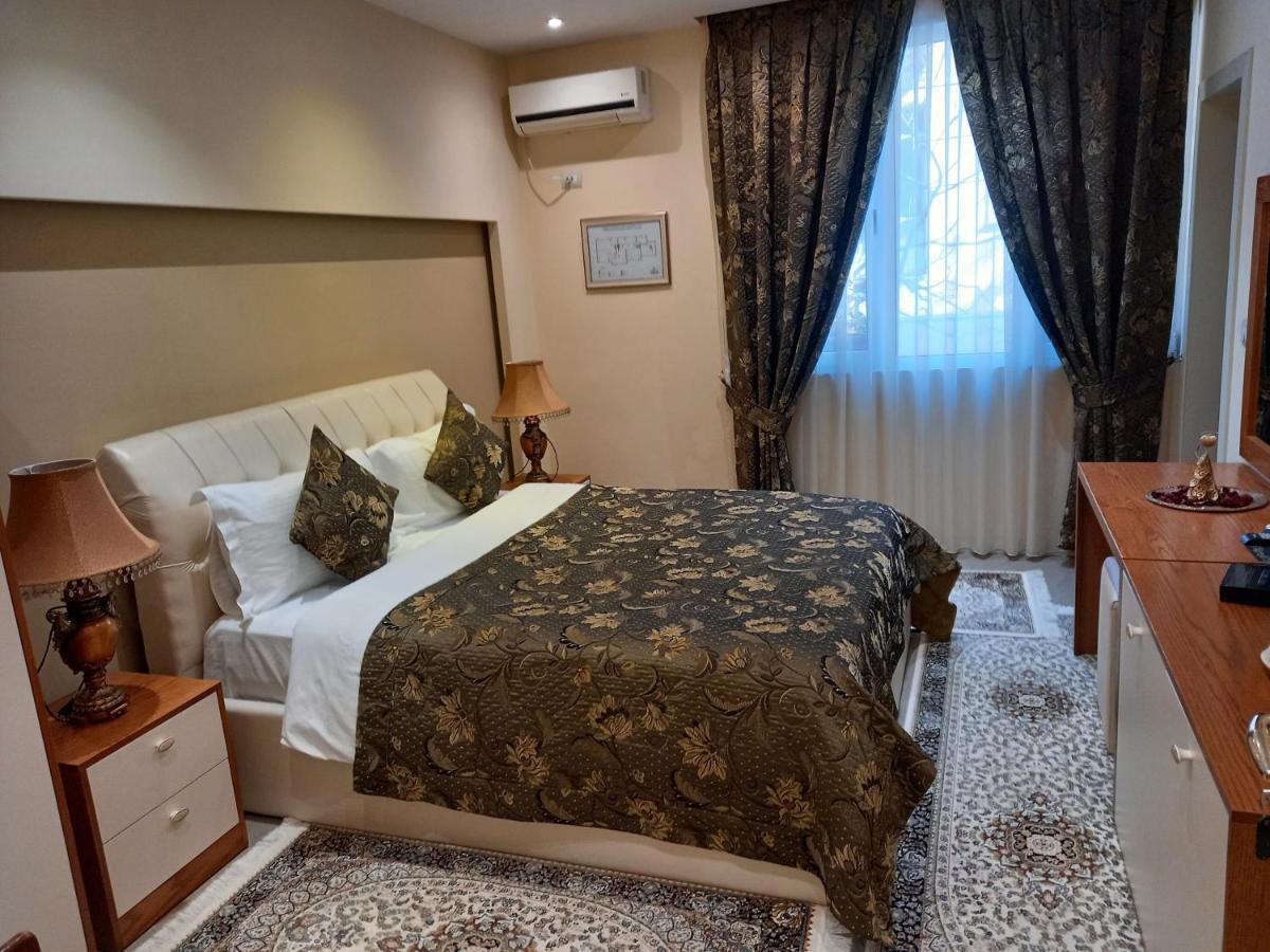 Vila Tako - Hotel Tirana Buitenkant foto