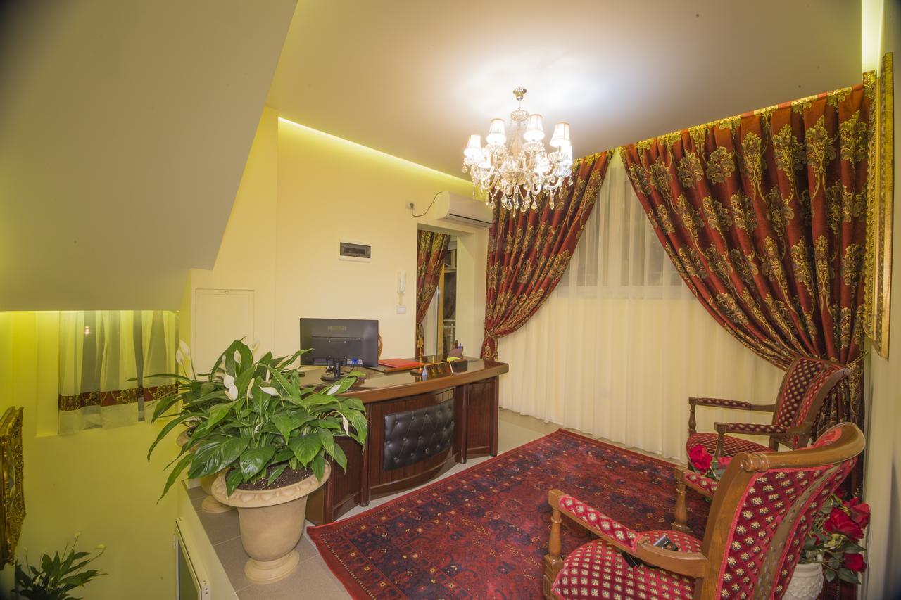 Vila Tako - Hotel Tirana Buitenkant foto