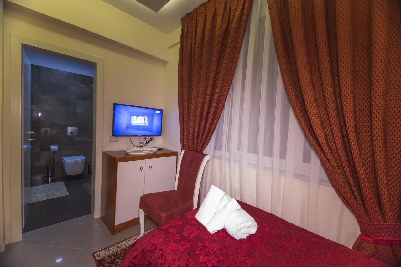 Vila Tako - Hotel Tirana Buitenkant foto