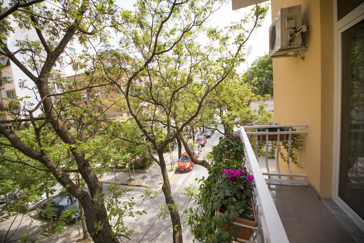 Vila Tako - Hotel Tirana Buitenkant foto