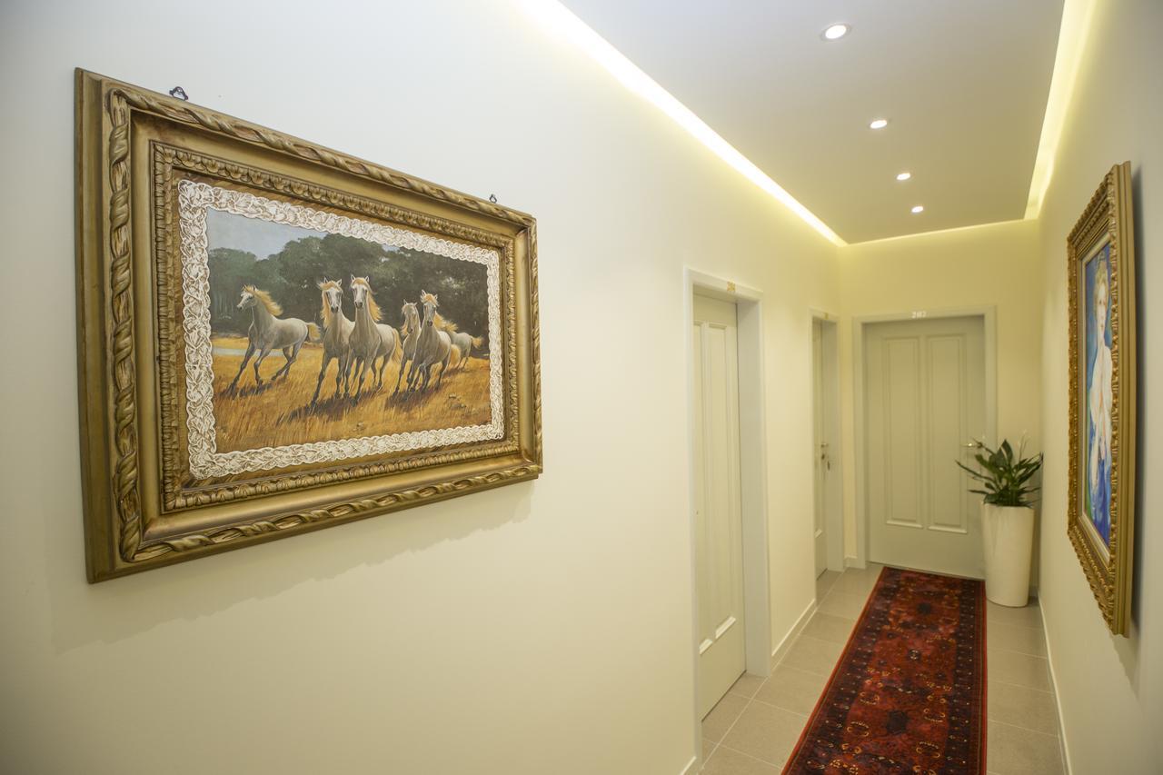 Vila Tako - Hotel Tirana Buitenkant foto
