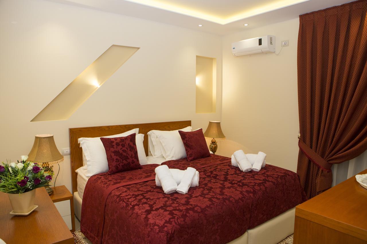 Vila Tako - Hotel Tirana Buitenkant foto