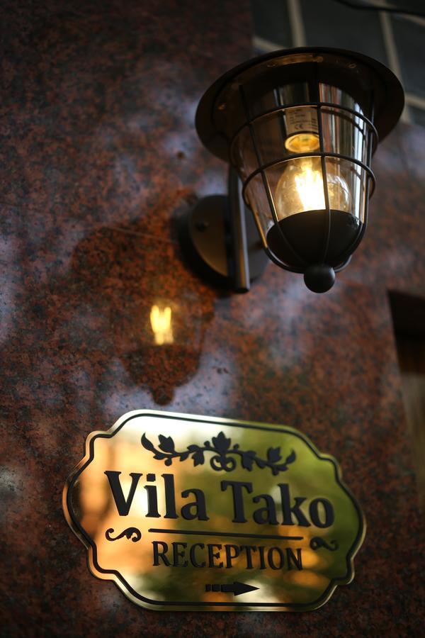 Vila Tako - Hotel Tirana Buitenkant foto