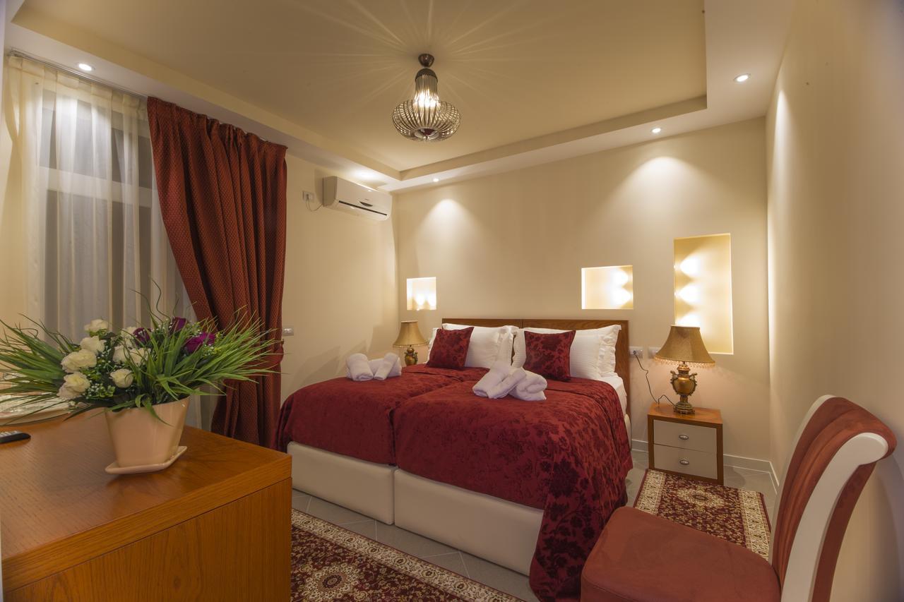 Vila Tako - Hotel Tirana Buitenkant foto