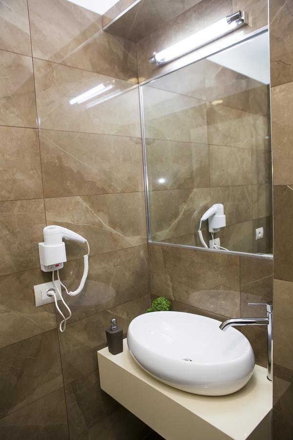 Vila Tako - Hotel Tirana Buitenkant foto