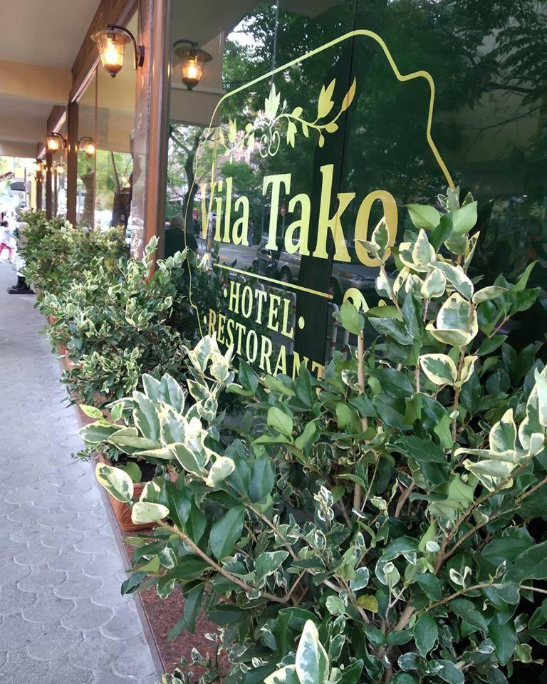 Vila Tako - Hotel Tirana Buitenkant foto
